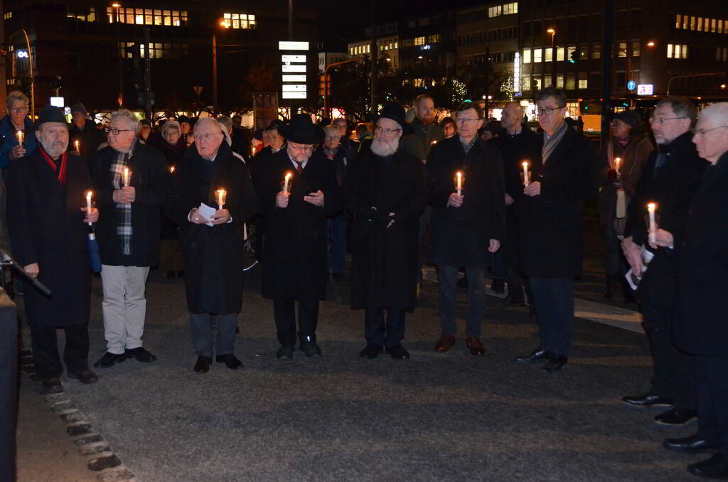Gedenken an die Deportation der Juden aus Würzburg mit großer Anteilnahme : Es geht mehr um die Zukunft als um die Vergangenheit. Aufruf zum Einsatz gegen neue Formen von Antisemitismus